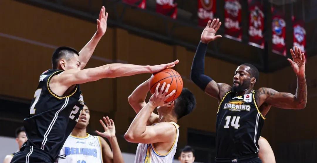 球速体育 -今夜体能课后，托特纳姆防线松动备战CBA季后赛，话题不断，身体对抗强度拉满的简单介绍