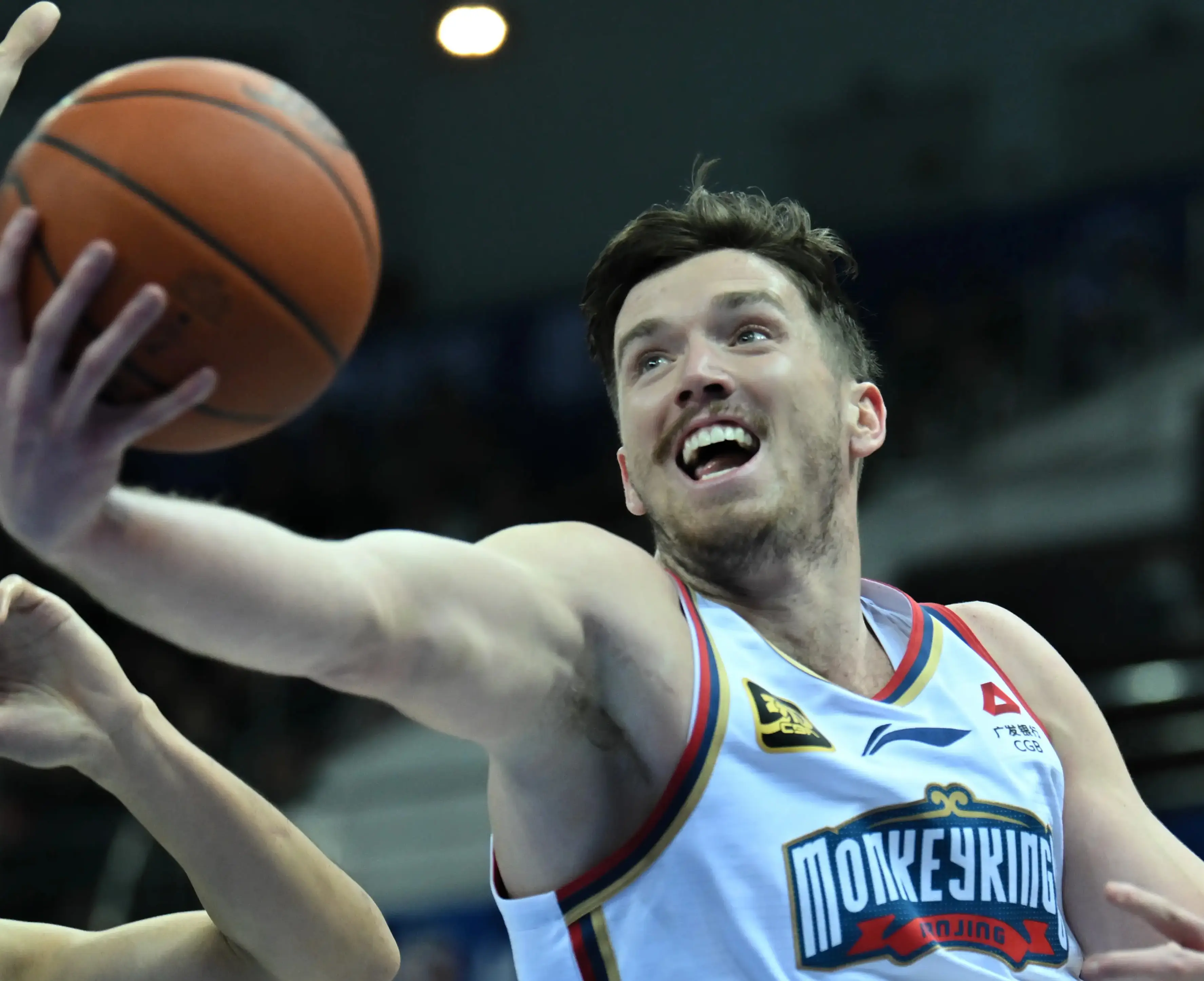 球速入口 -关于赛地聚焦：CBA常规赛清晨热度飙升；波士顿凯尔特人战术微调；质疑声仍在；球探报告显示潜力的信息